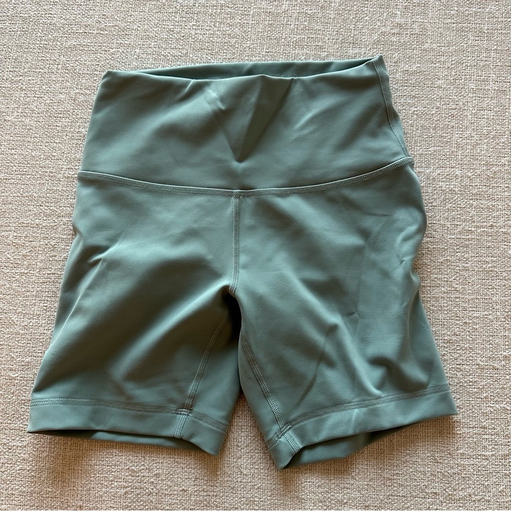 Lululemon wunder train biker shorts